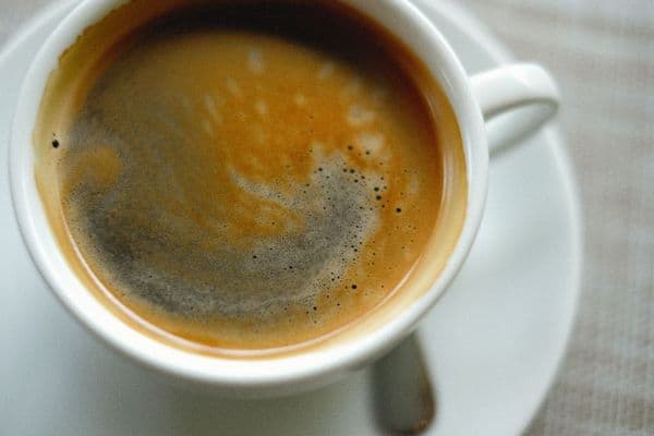 A cafeína pode reverter os danos na memória de noites mal dormidas
