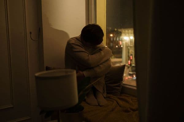 Pessoas solitárias têm memória pior, mas não decaem mais rápido